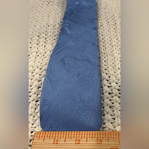 Michael Kors Men’s Blue Textured-Paisley Neck Tie, 100% Silk; 58" x 3" - Picture 7 of 7